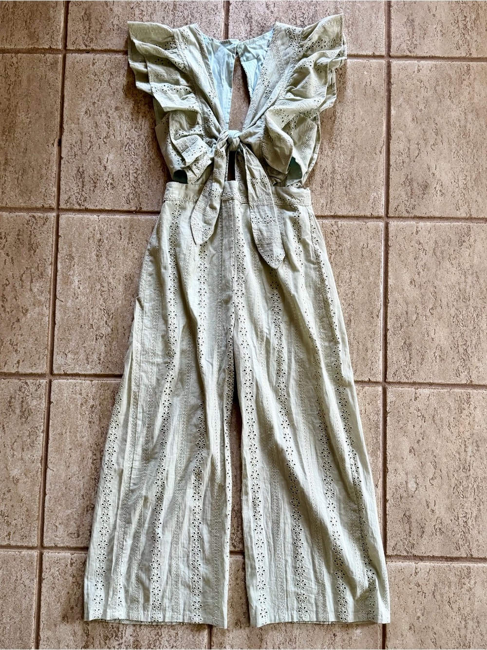 BLUE BLUSH Women’s Green Cotton Eyelet Cut‎ Out Flutter Sleeve Jumpsuit Size M